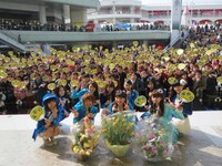 SUPER☆GiRLS「空色のキセキ」大阪・千里セルシーでのリリース記念イベントの様子。