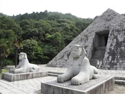 姫路・太陽公園のピラミッドとスフィンクス。