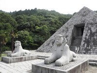 姫路・太陽公園のピラミッドとスフィンクス。