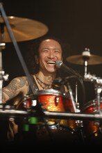 ARIMATSU（Dr）（撮影：中島たくみ）