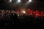 特撮「世界中のロックバンドが今夜も ツアー！ 冬も...」ツアー、東京・LIQUIDROOM ebisu公演の様子。（撮影：中島たくみ）