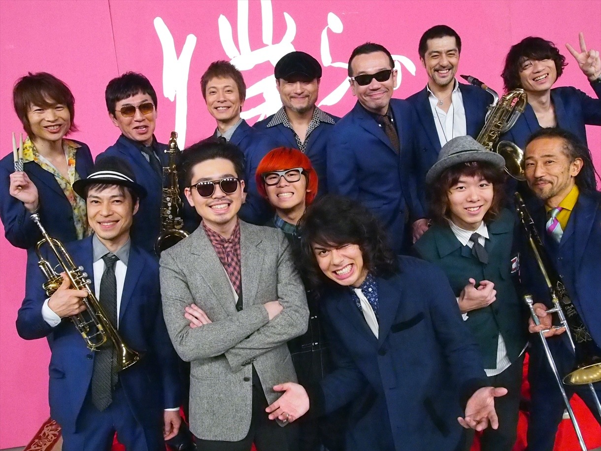 「僕らの音楽」出演時のOKAMOTO'Sと東京スカパラダイスオーケストラ。