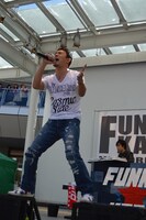 「インストアツアー ～原点回帰～」の神奈川・ラゾーナ川崎プラザの模様。