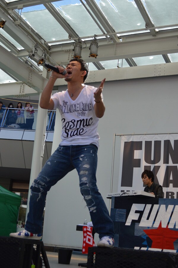 「インストアツアー ～原点回帰～」の神奈川・ラゾーナ川崎プラザの模様。