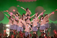 さくら学院「The Road to Graduation 2013 ～Happy Valentine～」の様子。