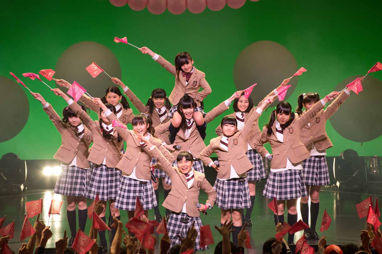 さくら学院「The Road to Graduation 2013 ～Happy Valentine～」の様子。