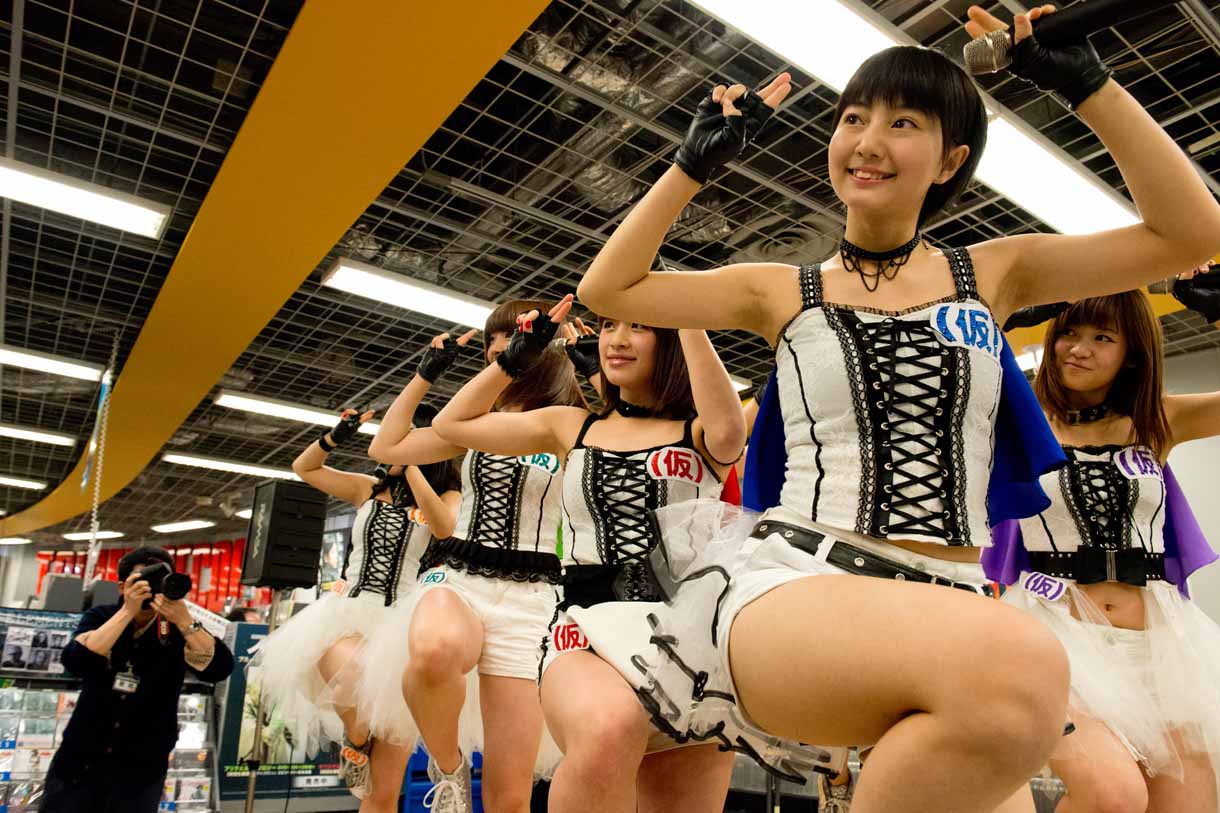 アップアップガールズ（仮）「セカンドアルバム（仮）」リリースイベントの様子。