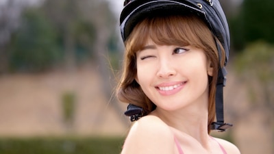 ショートムービー「こじはるダービー」のワンシーン。