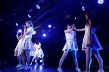 愛乙女★DOLL定期公演「～もっと、もっと高く！まだ見たことのない景色へ～」の様子。