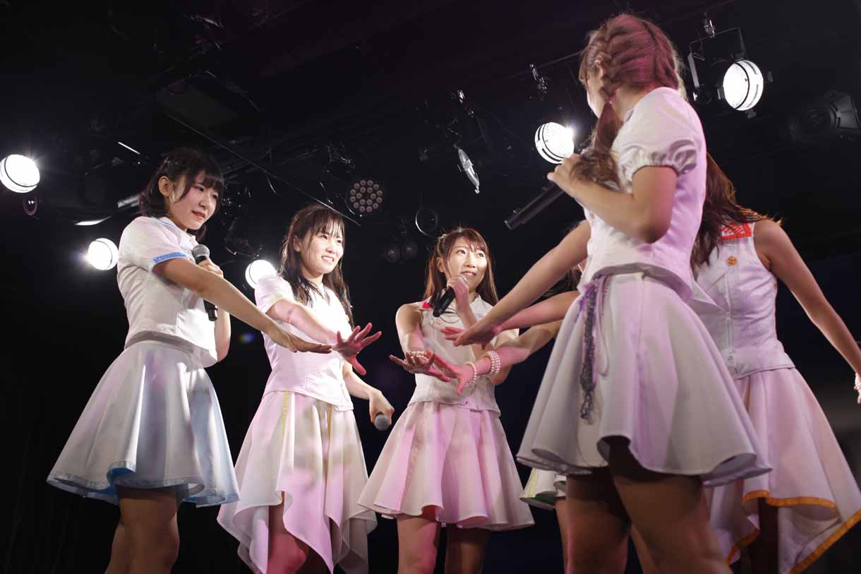 愛乙女★DOLL定期公演「～もっと、もっと高く！まだ見たことのない景色へ～」の様子。