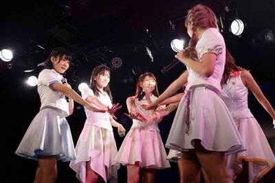 愛乙女★DOLL定期公演「～もっと、もっと高く！まだ見たことのない景色へ～」の様子。