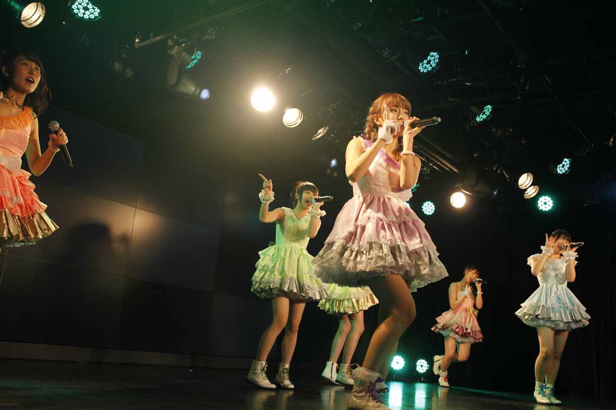 愛乙女★DOLL定期公演「～もっと、もっと高く！まだ見たことのない景色へ～」の様子。