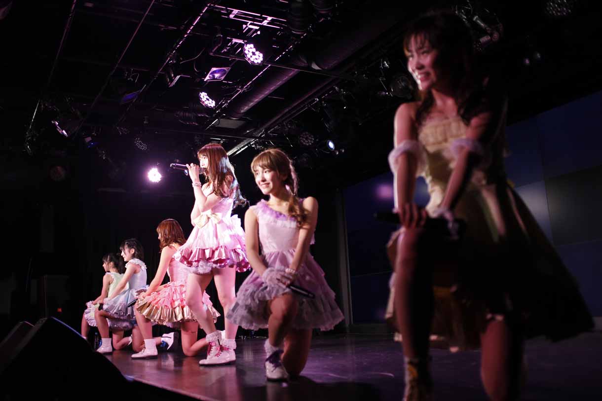 愛乙女★DOLL定期公演「～もっと、もっと高く！まだ見たことのない景色へ～」の様子。