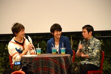 ゆず出演の「LIVE TALK on MTV supported by 第一興商」の様子。