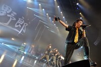 「乙女受験戦争」でいつも以上に男前なポーズを決める伊藤千由李。