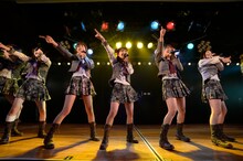 「ボーイフレンドの作り方」を披露するチームK。 (c)AKS