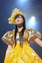 黄色を担当した佐々木彩夏。