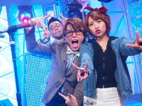 堂本ブラザーズバンドのコーラスメンバー。左から槇原敬之、西川貴教（T.M.Revolution）、高橋みなみ（AKB48）。