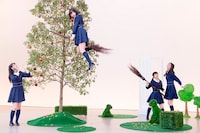 HKT48「桜、みんなで食べた」PV撮影の様子。