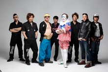 オリジナルメンバーと現メンバーによるニューロティカ集合写真。