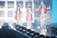 「第9回 KKBOX MUSIC AWARDS」ライブでのPerfume。