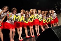 predia「The graduation party of Terumi & Megumi」の様子。