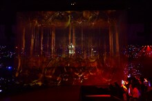 「コウモリよ」を披露する乃木坂46。