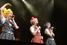 左から伊藤千由李、安藤ゆず、大黒柚姫。