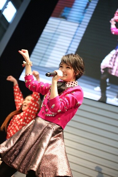 “ガオガオ”ダンスをしながら「あなたの100の嫌いなところ」を披露する剛力彩芽。