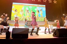 SUPER☆GiRLS「SUPER☆GiRLS LIVE 2014 ～超絶革命 at パシフィコ横浜国立大ホール～」の模様。