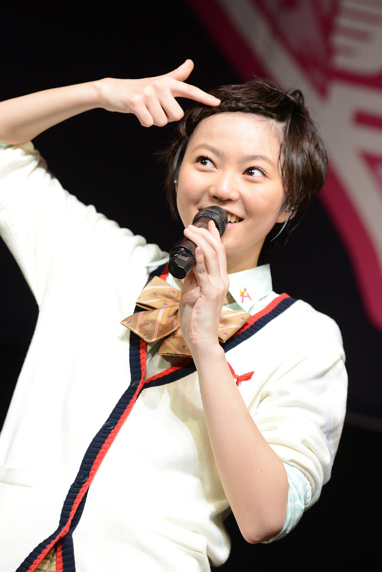 安本彩花