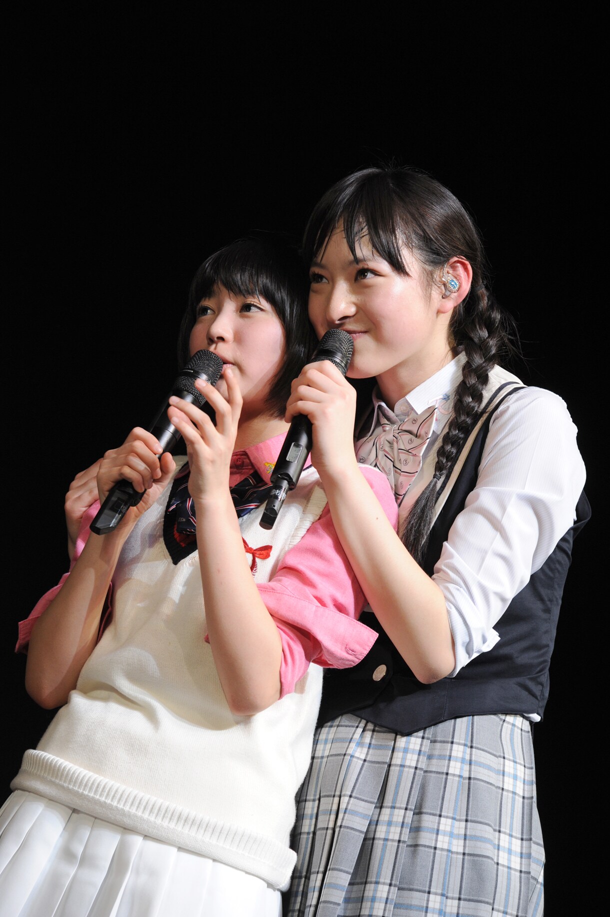 柏木ひなた（左）と松野莉奈（右）。 - エビ中「自習」第2回は