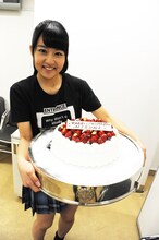 バースデーケーキを抱えた瑞季。