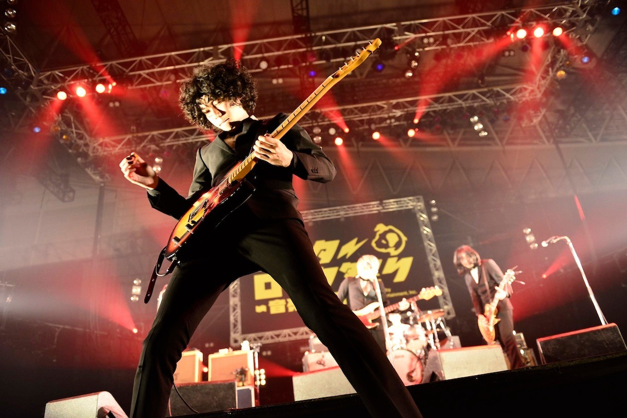 THE BAWDIES