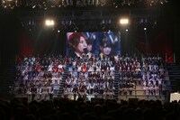 「AKB48グループ大組閣祭り～時代は変わる。だけど、僕らは前しか向かねえ！～」の様子。 (c)AKS