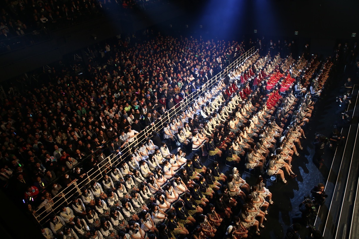 「AKB48グループ大組閣祭り～時代は変わる。だけど、僕らは前しか向かねえ！～」の様子。 (c)AKS