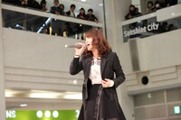 小松未可子「Sail away」リリース記念イベントの様子。