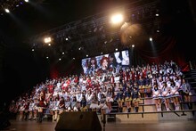 「AKB48グループ大組閣祭り～時代は変わる。だけど、僕らは前しか向かねえ！～」の様子。 (c)AKS