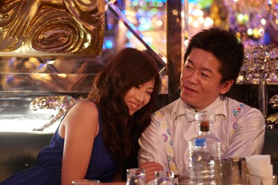 スピンオフドラマ「太客h. 帰還の挨拶と夢のぼうけん」より。右がホリエモン。(c) 2014真鍋昌平・小学館／「闇金ウシジマくん２」製作委員会・MBS