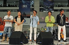 HY「HYスペシャルライブ」東京・サンシャインシティ 噴水広場の様子。