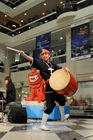 HY「HYスペシャルライブ」東京・サンシャインシティ 噴水広場の様子。