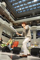 HY「HYスペシャルライブ」東京・サンシャインシティ 噴水広場の様子。