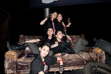 ライブ「野郎NIGHT2014」開催直前、「SYACHIHOKO SENSEN "T.F.O.S"」ベスト＆Tシャツを着こなしクールに決めるチームしゃちほこ（坂本遥奈は欠席）。