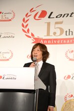 前回の「ランティス祭り」では伝説のバンド・レイジーの“ポッキー”に戻って巧みなキーボードプレイを披露した井上俊次ランティス代表取締役。