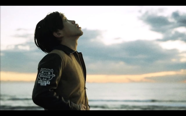 KNOCK OUT MONKEY「Sunrise」PVのワンシーン。