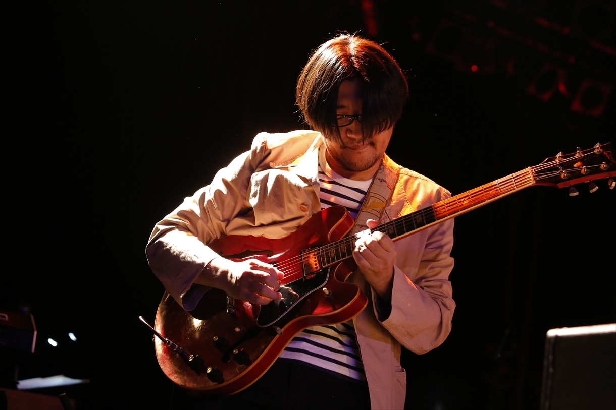 冨田恵⼀（Key, G） （Photo by kamiiisaka hajime）