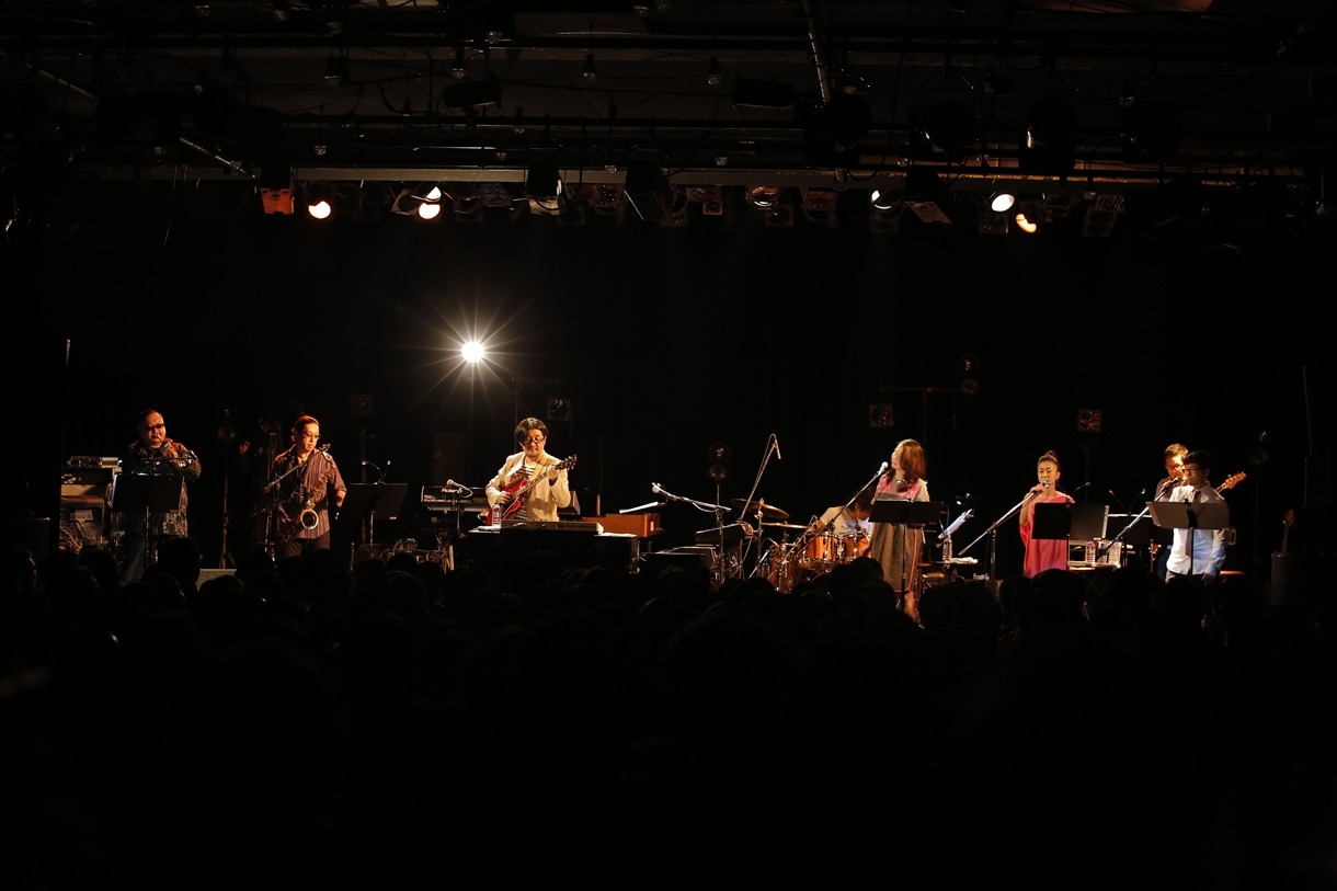 「冨田ラボ LIVE -INSTRUMENTS & VOICES-」の様子。 （Photo by kamiiisaka hajime）