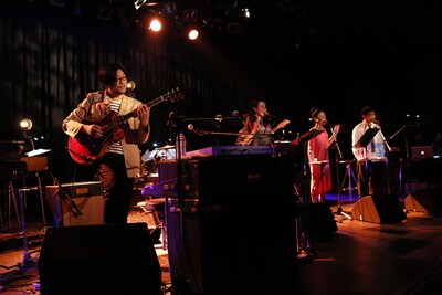「冨田ラボ LIVE -INSTRUMENTS & VOICES-」の様子。 （Photo by kamiiisaka hajime）