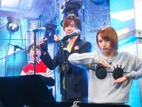 堂本ブラザーズバンドのコーラスメンバー。左から西川貴教（T.M.Revolution）、DAIGO、高橋みなみ（AKB48）。