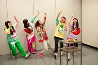 「Ust音頭」を踊るももいろクローバーZ。